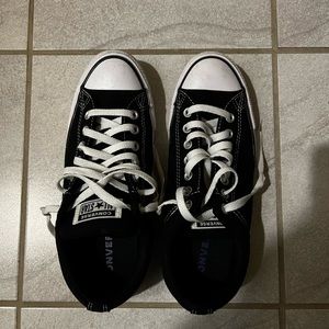 Unisex Black Low-Top Converse All Stars (Women’s 10.5; Men’s 8.5)